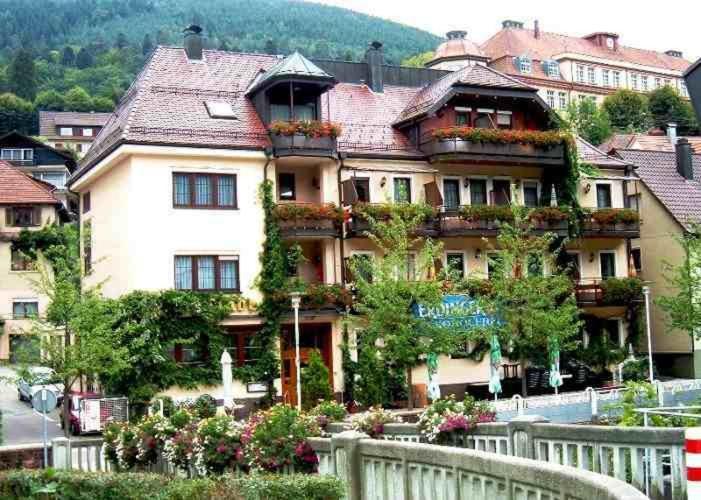 Hotel Restaurant Alte Linde Bad Wildbad Esterno foto