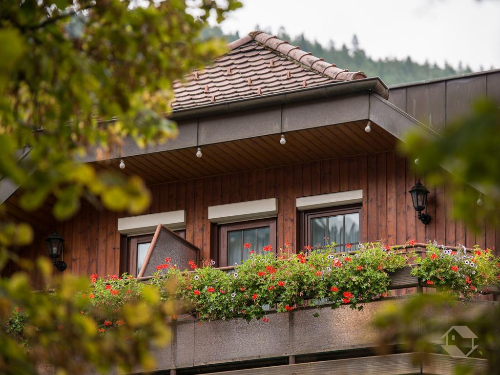 Hotel Restaurant Alte Linde Bad Wildbad Esterno foto