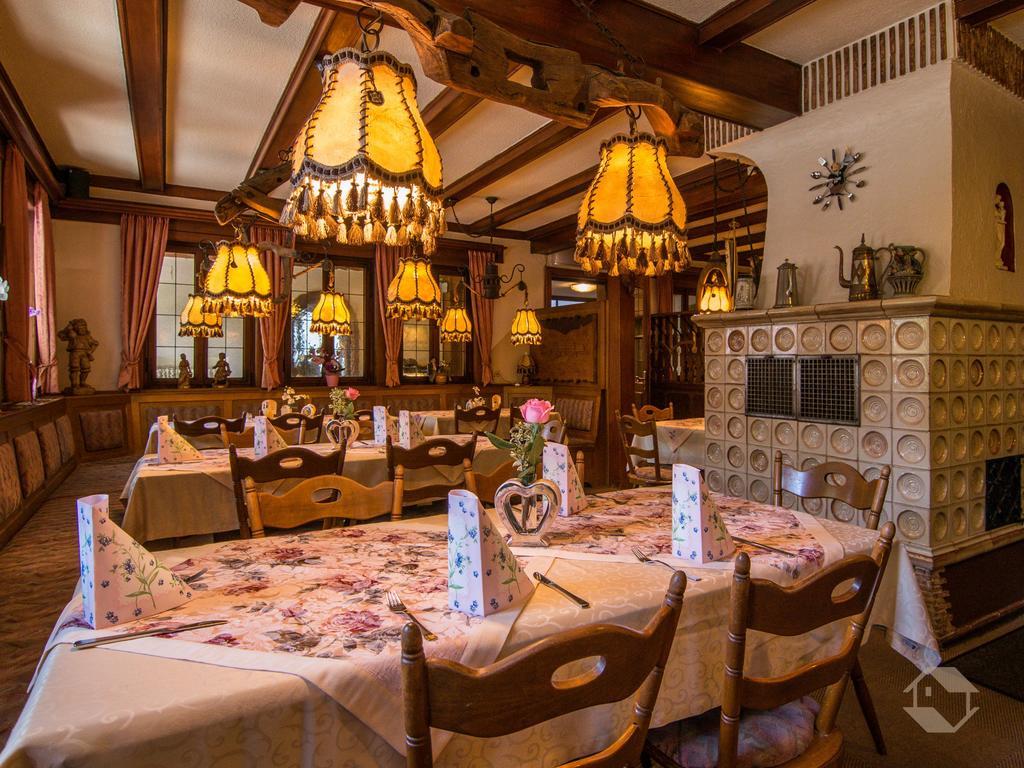 Hotel Restaurant Alte Linde Bad Wildbad Esterno foto