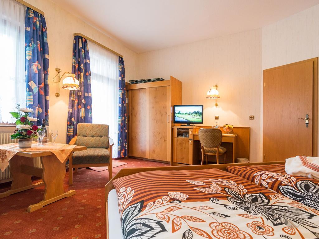 Hotel Restaurant Alte Linde Bad Wildbad Esterno foto