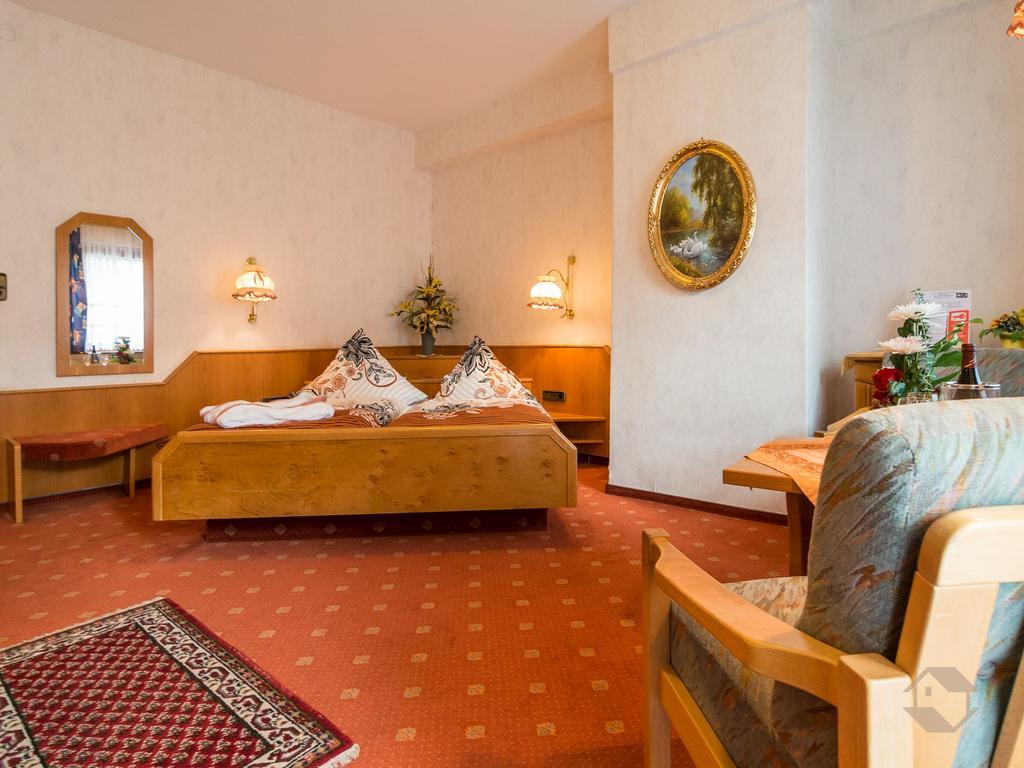 Hotel Restaurant Alte Linde Bad Wildbad Esterno foto