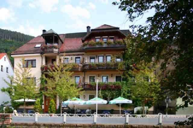 Hotel Restaurant Alte Linde Bad Wildbad Esterno foto